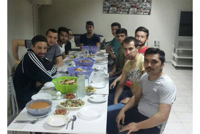 KARDEŞLER ERKEK APART