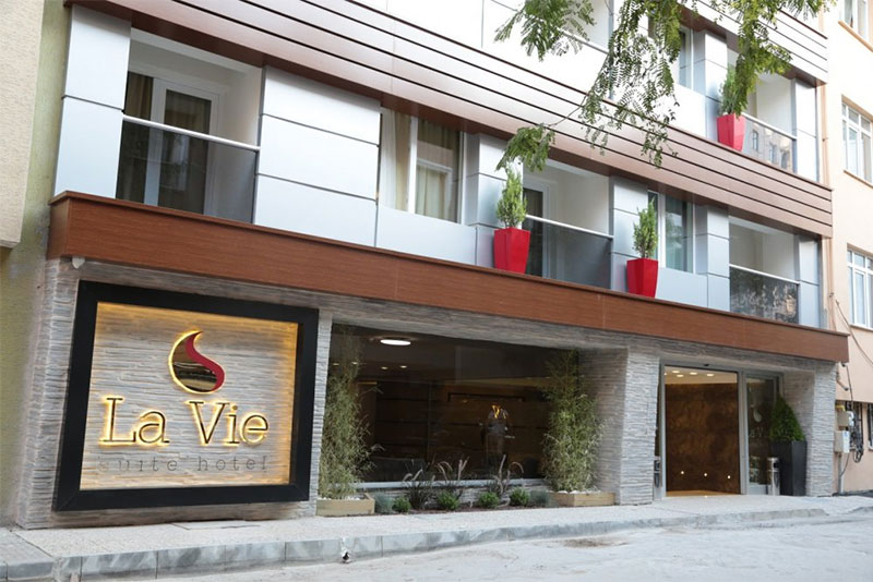 LA VİE SUİT