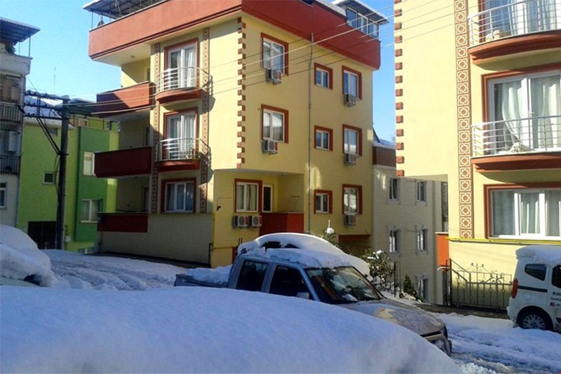 MENEKŞE KIZ ÖĞRENCİ EVİ