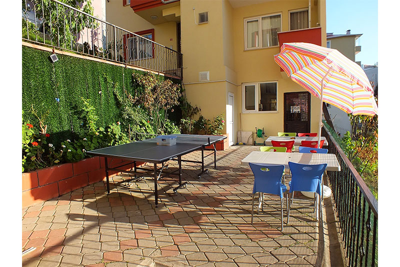 MENEKŞE KIZ ÖĞRENCİ EVİ