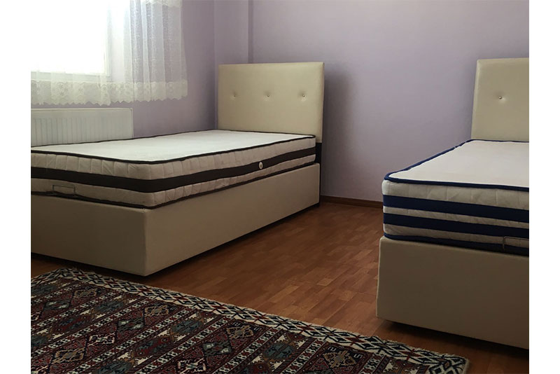 ALAPLI ÖĞRETMEN KIZ ÖĞRENCİ EVLERİ