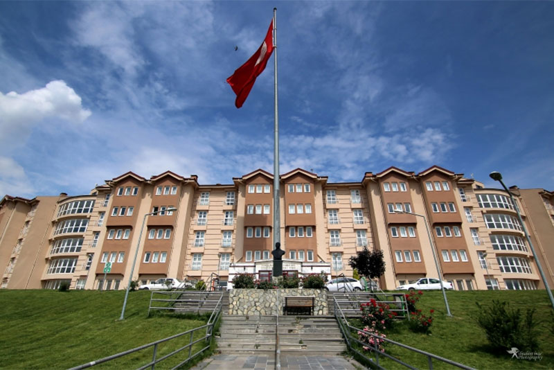 DUMLUPINAR ÜNİVERSİTESİ HÜSNÜ ÖZYEĞİN KIZ ÖĞRENCİ YURDU