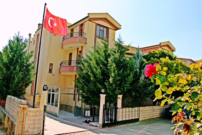 İYC ÖMER LÜTFİ TAKE ERKEK YURDU