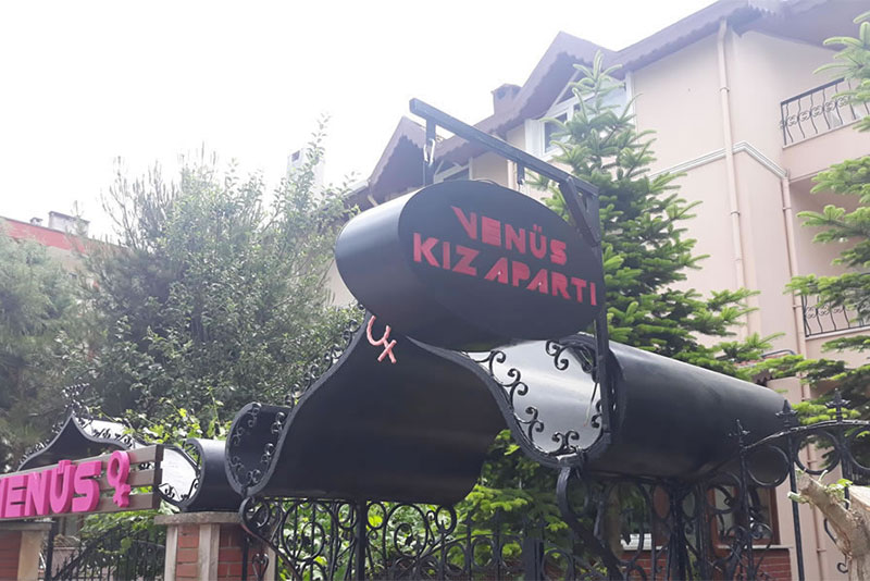 VENÜS KIZ APARTI